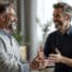 Un hypnothérapeute professionnel en consultation avec un patient à Lyon